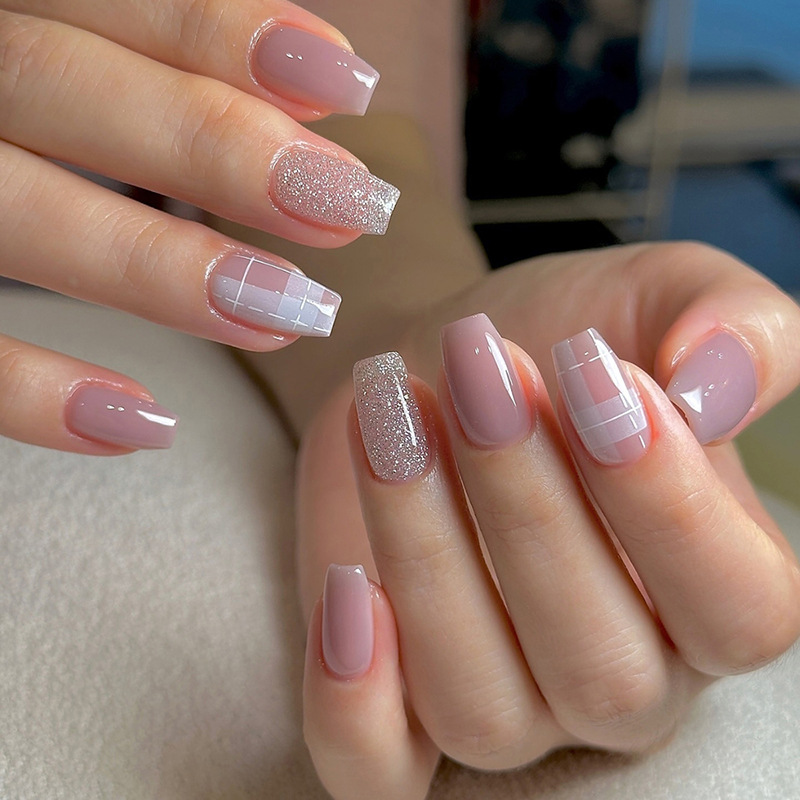 Nail Art Glossy - Короткие и средней длины накладные ногти