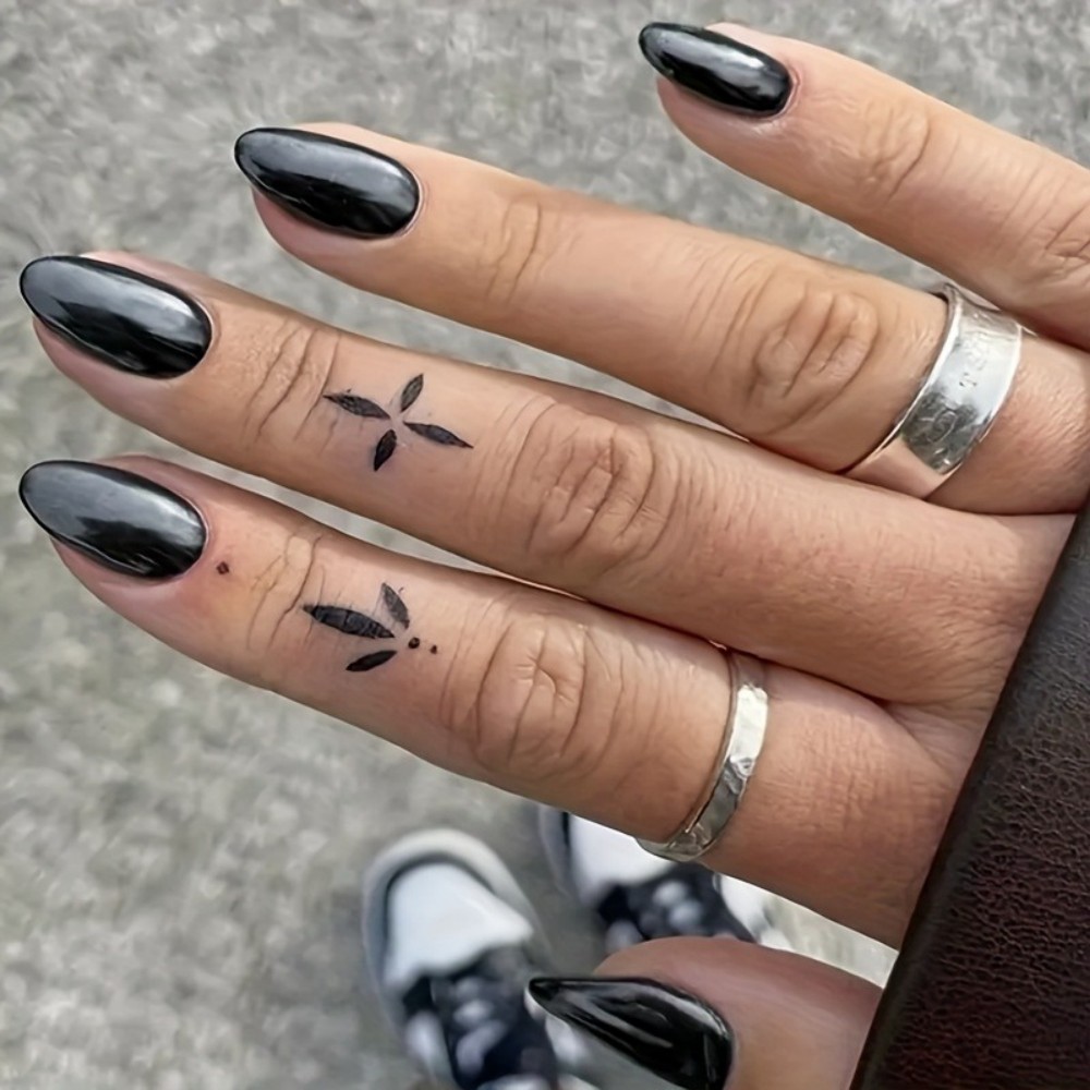 Nail Art Gothic - Средние глянцевые черные накладные ногти в