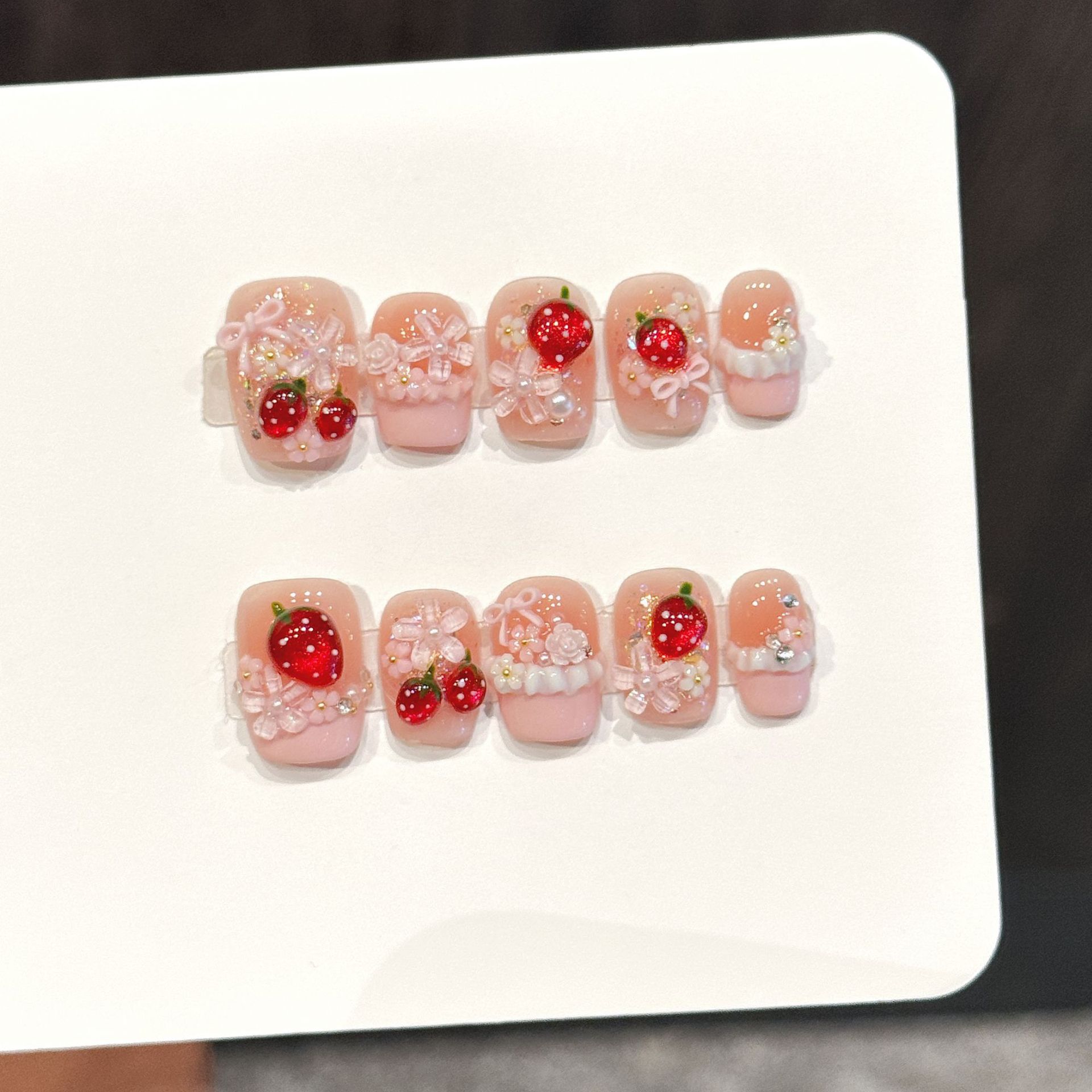 Nail Art Strawberry - 10 шт., милые красные клубничные накладные